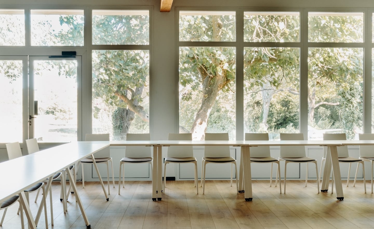Salle lumineuse pour événements
