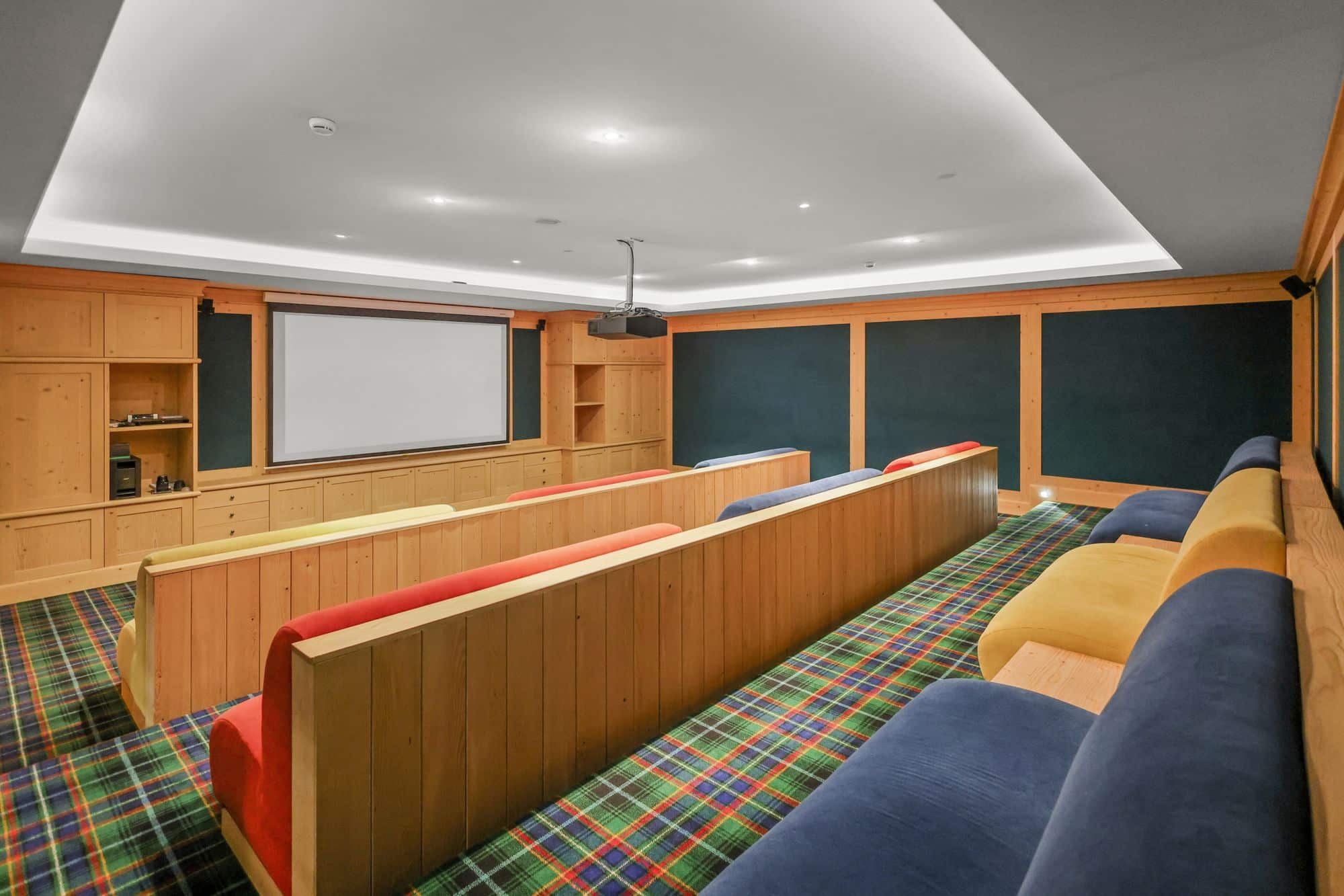 salle de cinéma privée Chalet RoyalP Hotel & Spa