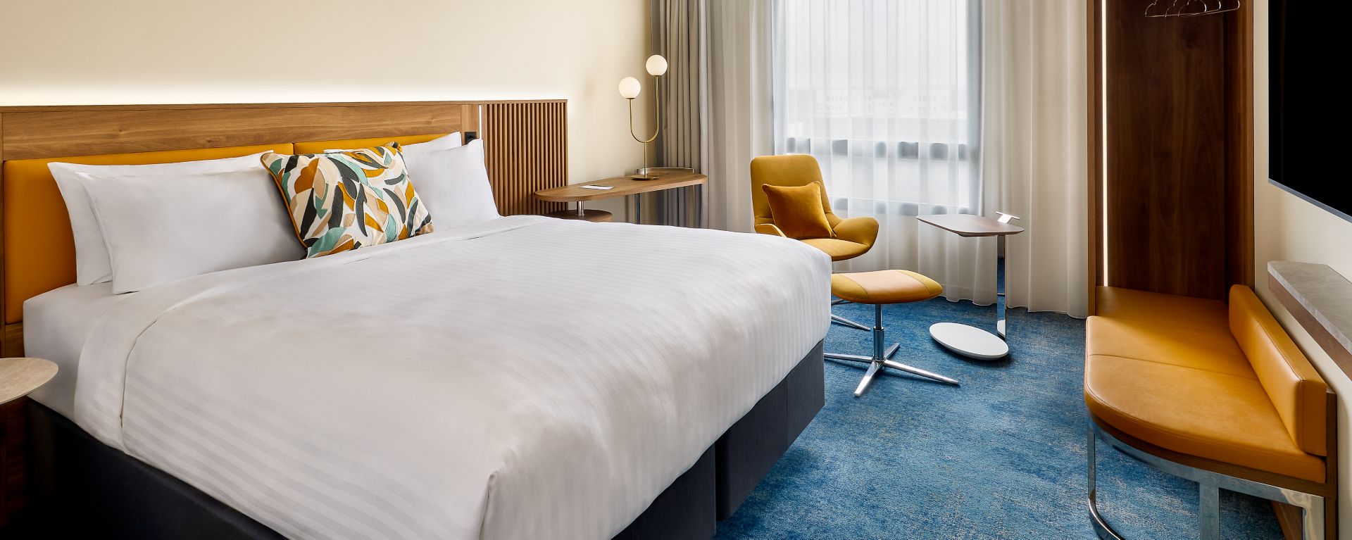 Chambre moderne du Courtyard by Marriott Lyon Eurexpo Stadium