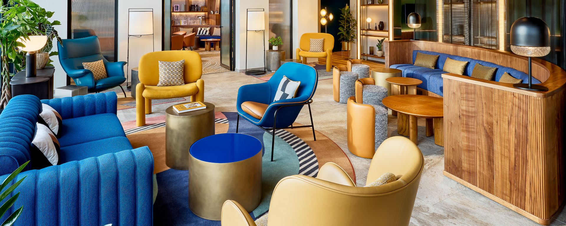 Salon contemporain du Courtyard by Marriott Lyon Eurexpo Stadium