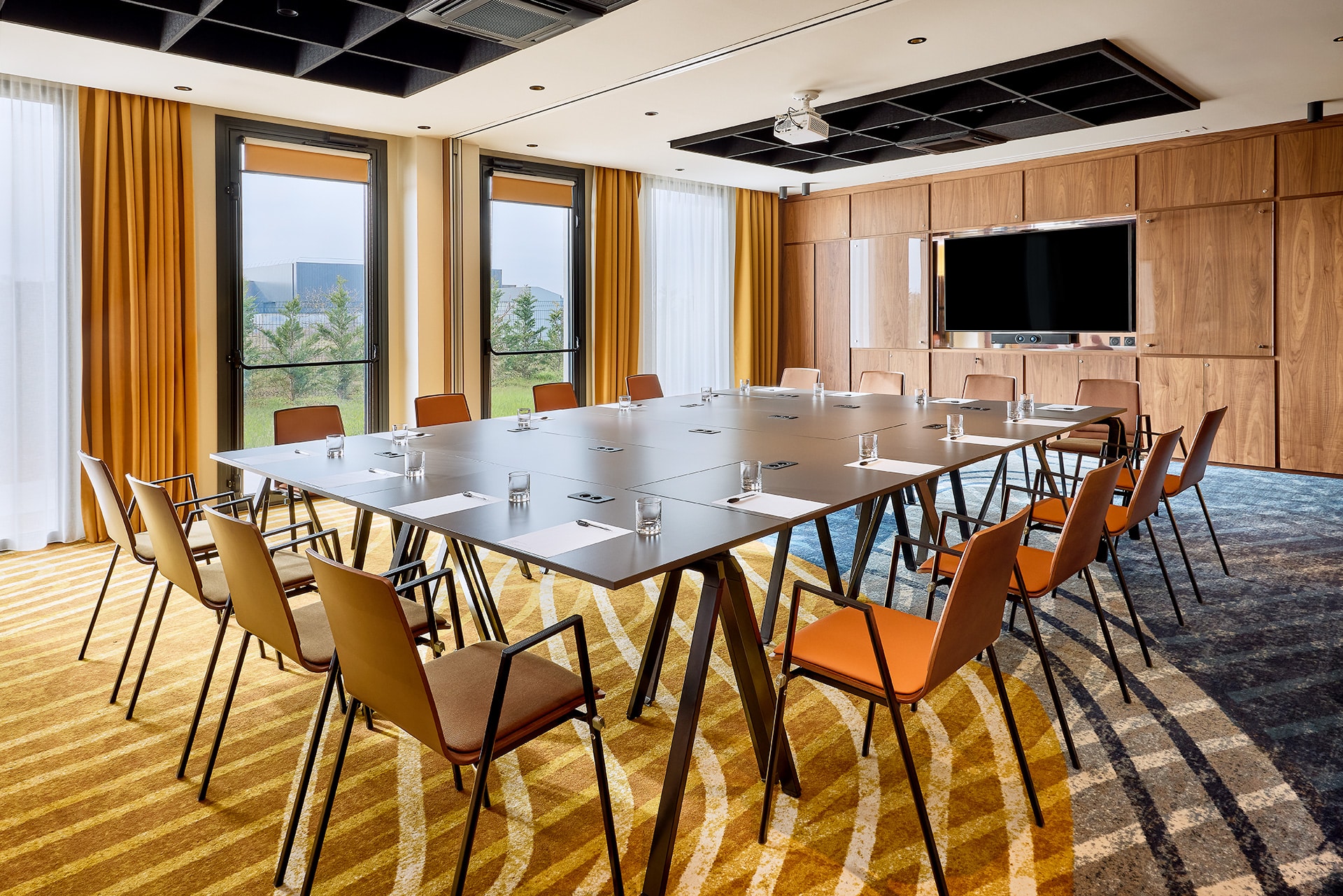 Salle de séminaire équipée au Courtyard by Marriott Lyon Eurexpo Stadium