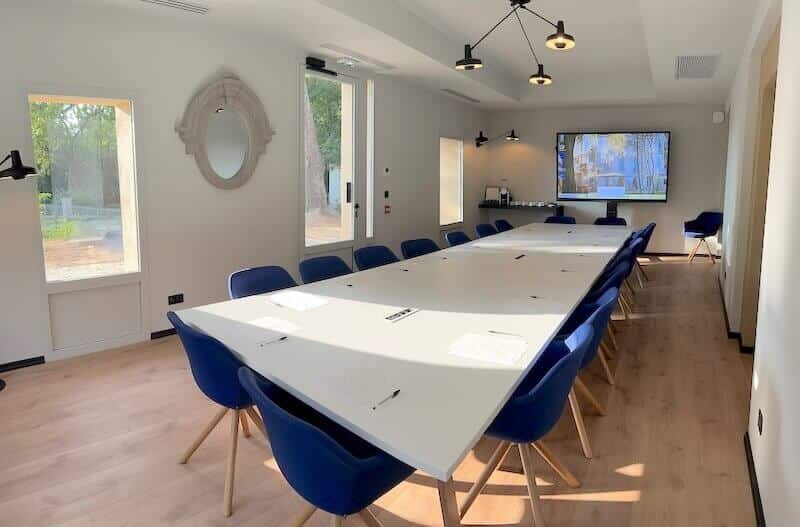 Salle de séminaire équipée