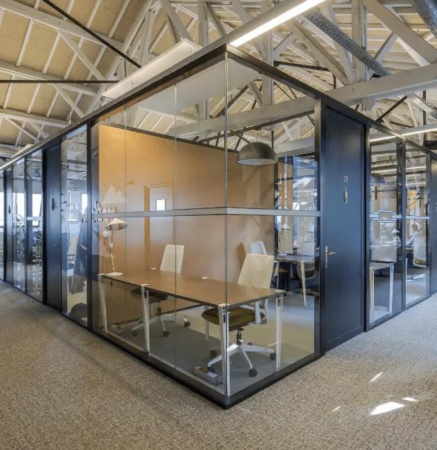 Salle vitrée Now Coworking Lyon