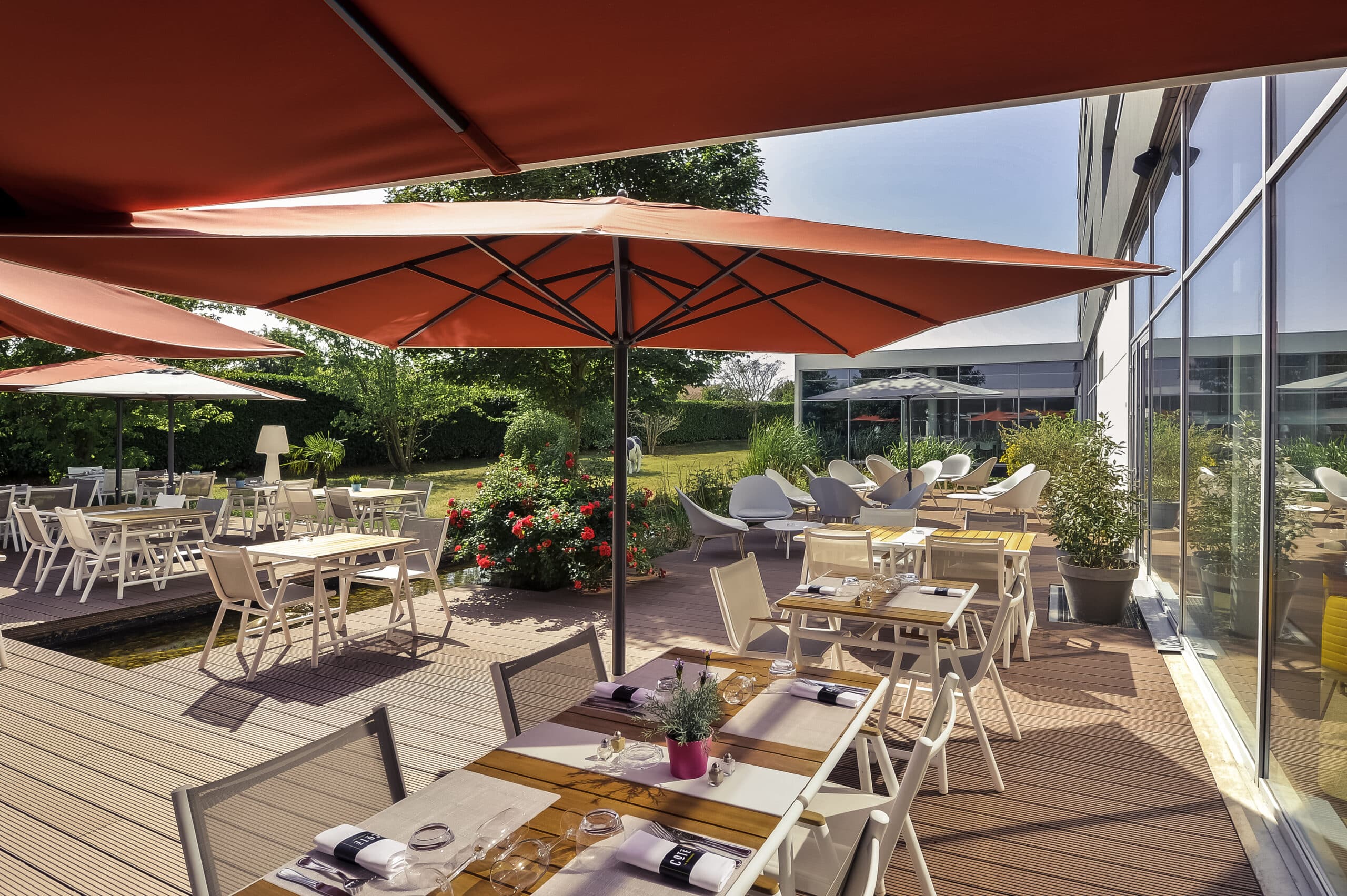 Terrasse aménagée du Mercure Lyon Genas Eurexpo