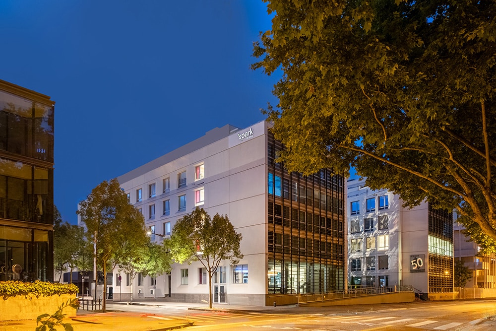 Façade du Spark by Hilton Lyon Ouest