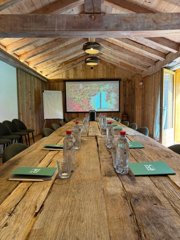 Salle de séminaire du Refuge du Roc