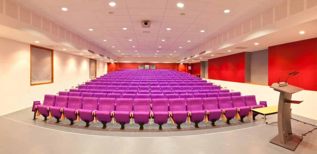 Auditorium équipé.