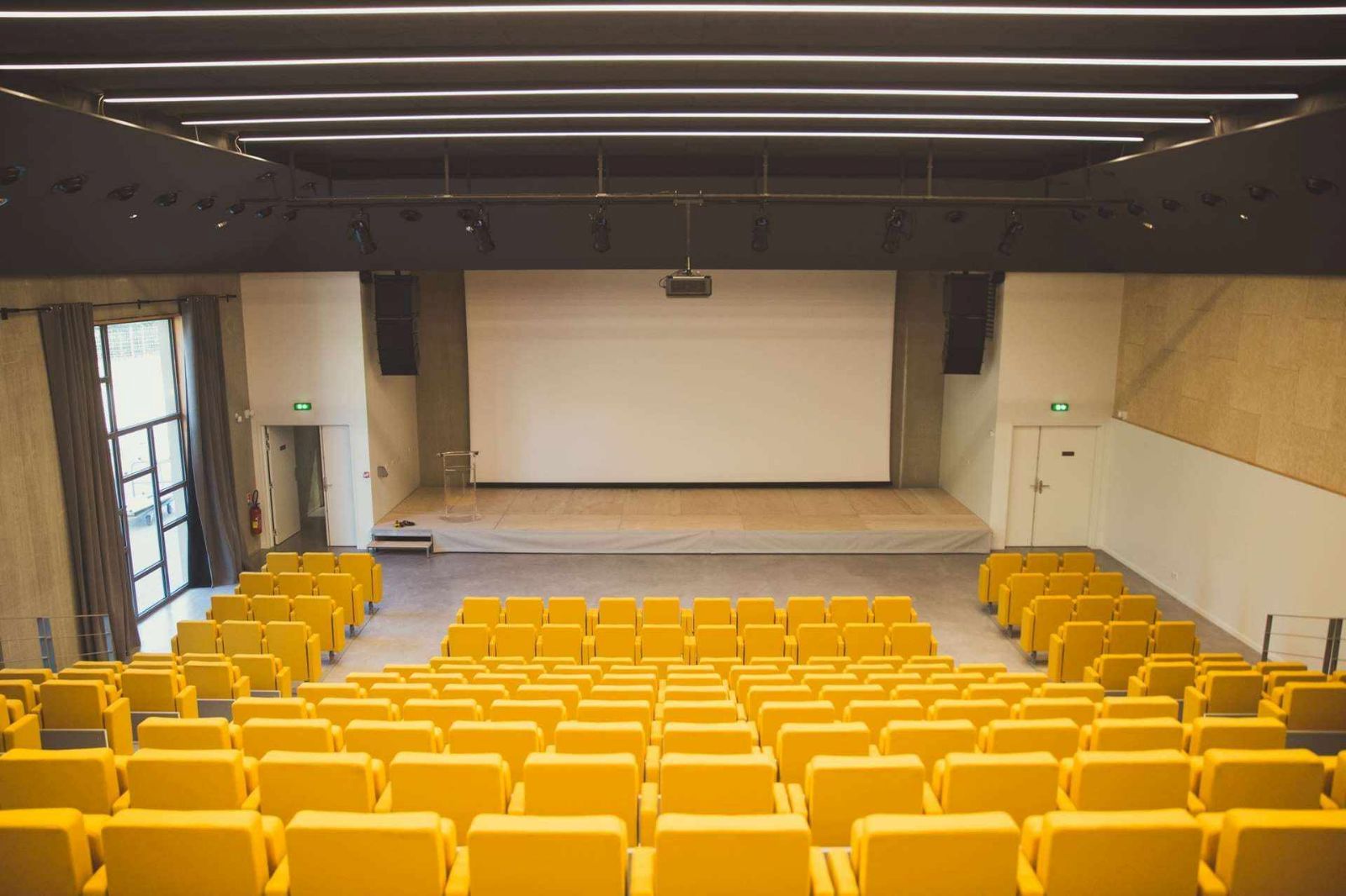 Salle de conférence Grotte Chauvet 2 vide