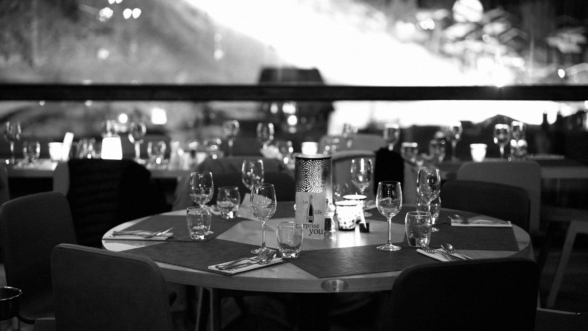 Ambiance festive lors d’une soirée à Val d’Isère