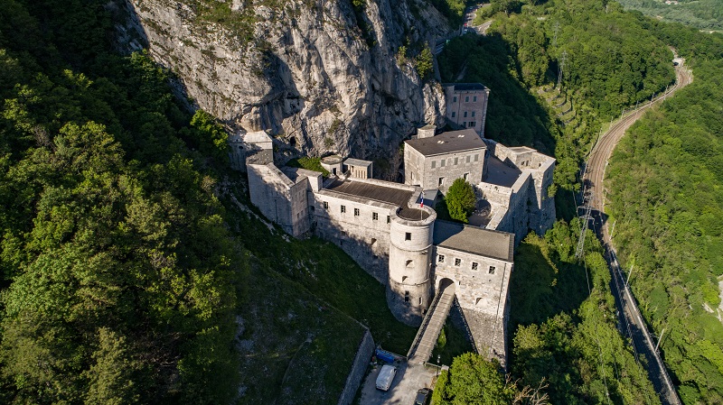 Le Fort Lecluse du Pays de Gex et sa station Monts Jura