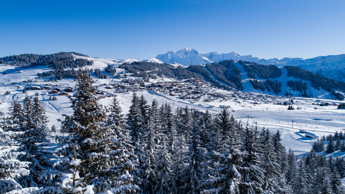 Vue hivernale sur la station des Saisies