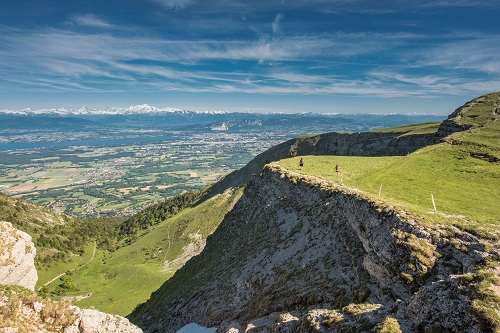 L'Office de Tourisme du Pays de Gex et sa station Monts Jura vous propose des randonnées l'été pour vos équipes
