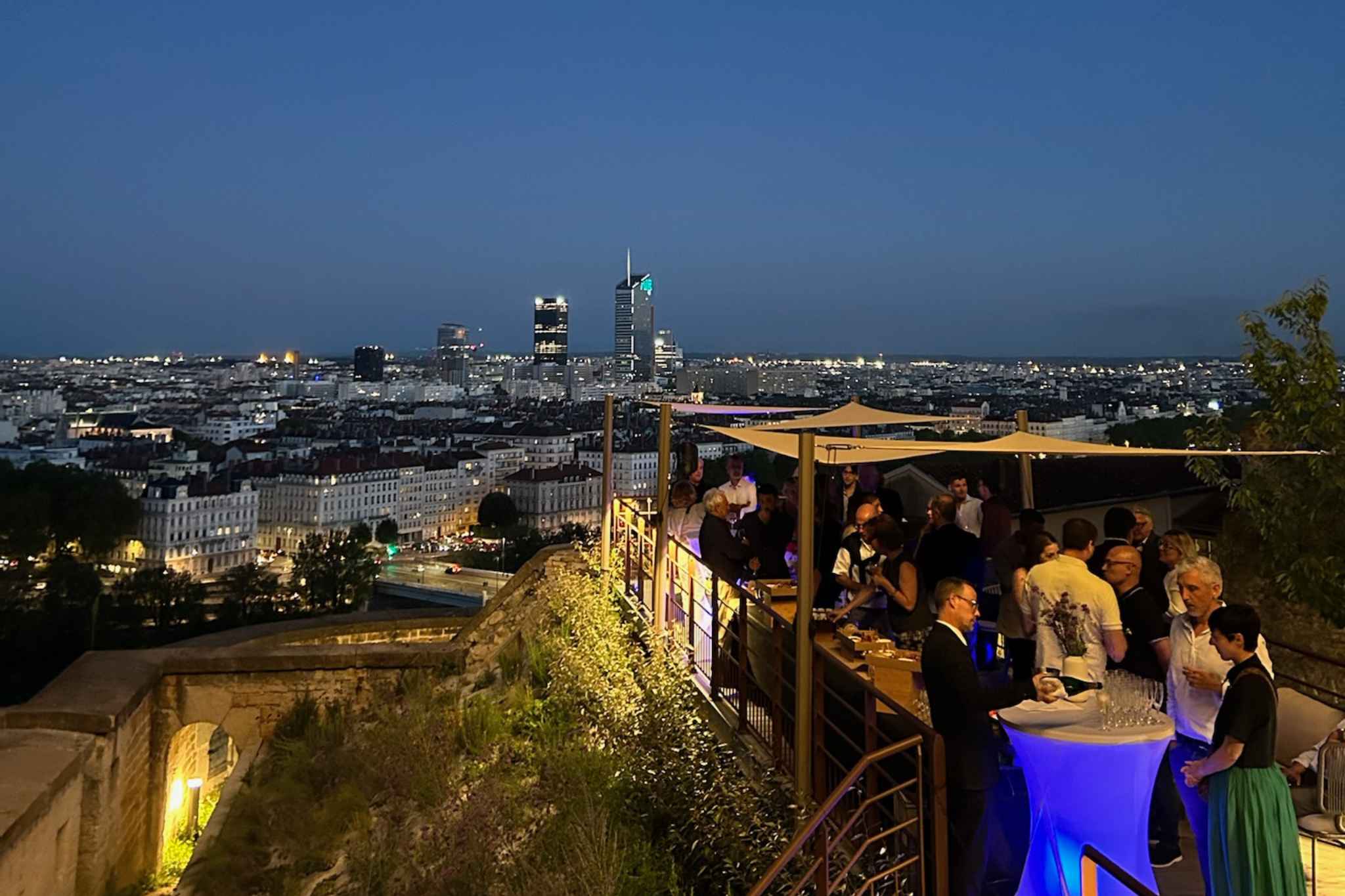 Terrasse du Fort en soirée pour événement d’entreprise