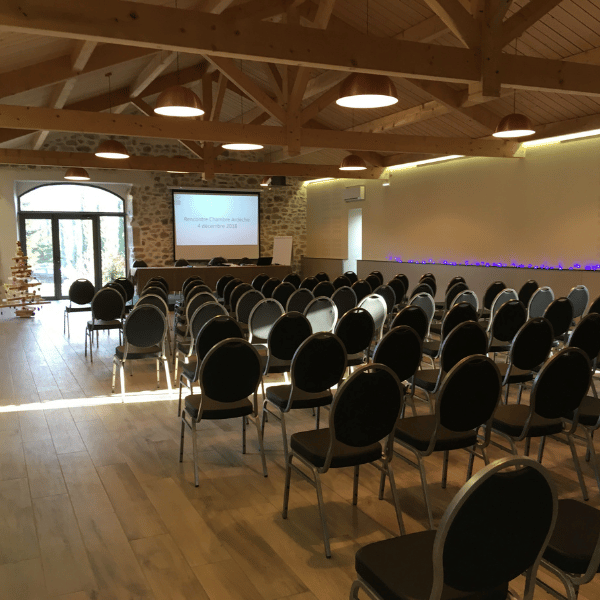 Espace accueil moderne et lumineux du Domaine des Ranchisses