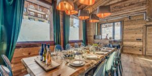 Un cadre chaleureux et raffiné pour vos repas d’affaires ou moments de convivialité en équipe.