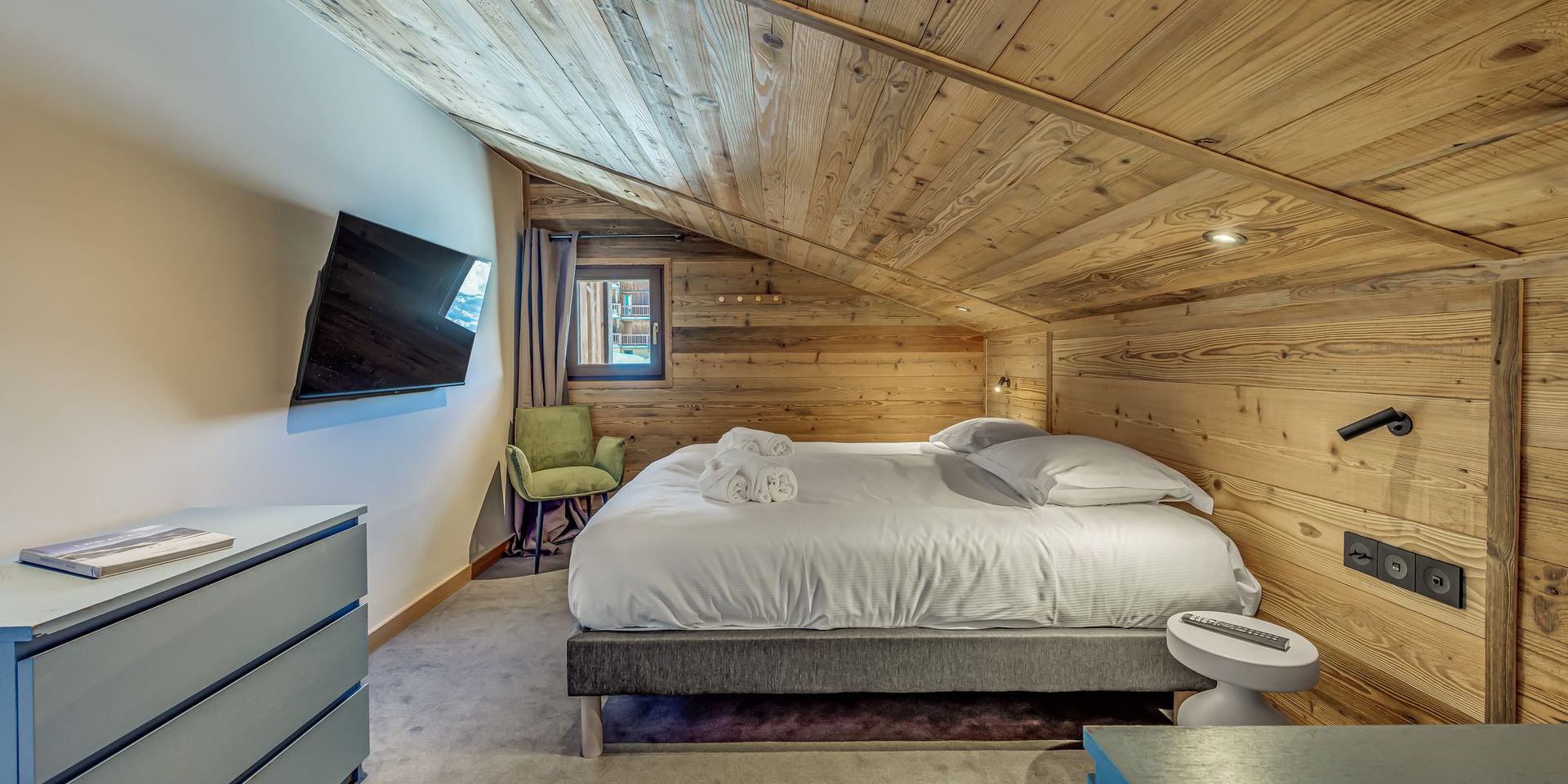 Chambres confortables et décor alpin au Chalet Riva à Tignes