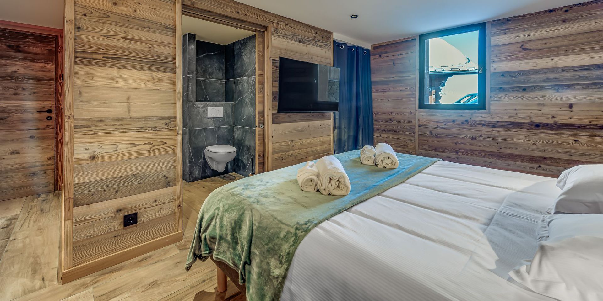 Chambres confortables et décor alpin au Chalet Riva à Tignes