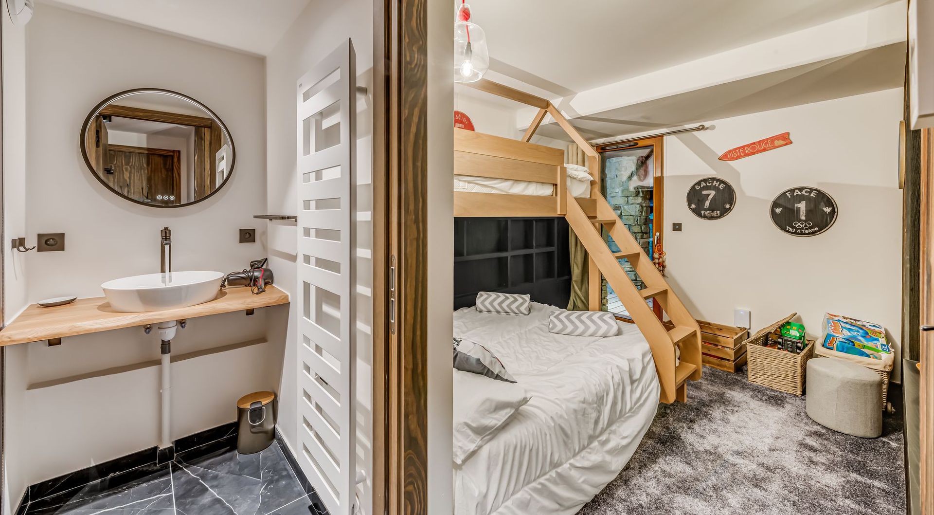 Chambres confortables et décor montagnard pour hébergement de groupe aux Sources de la Davie