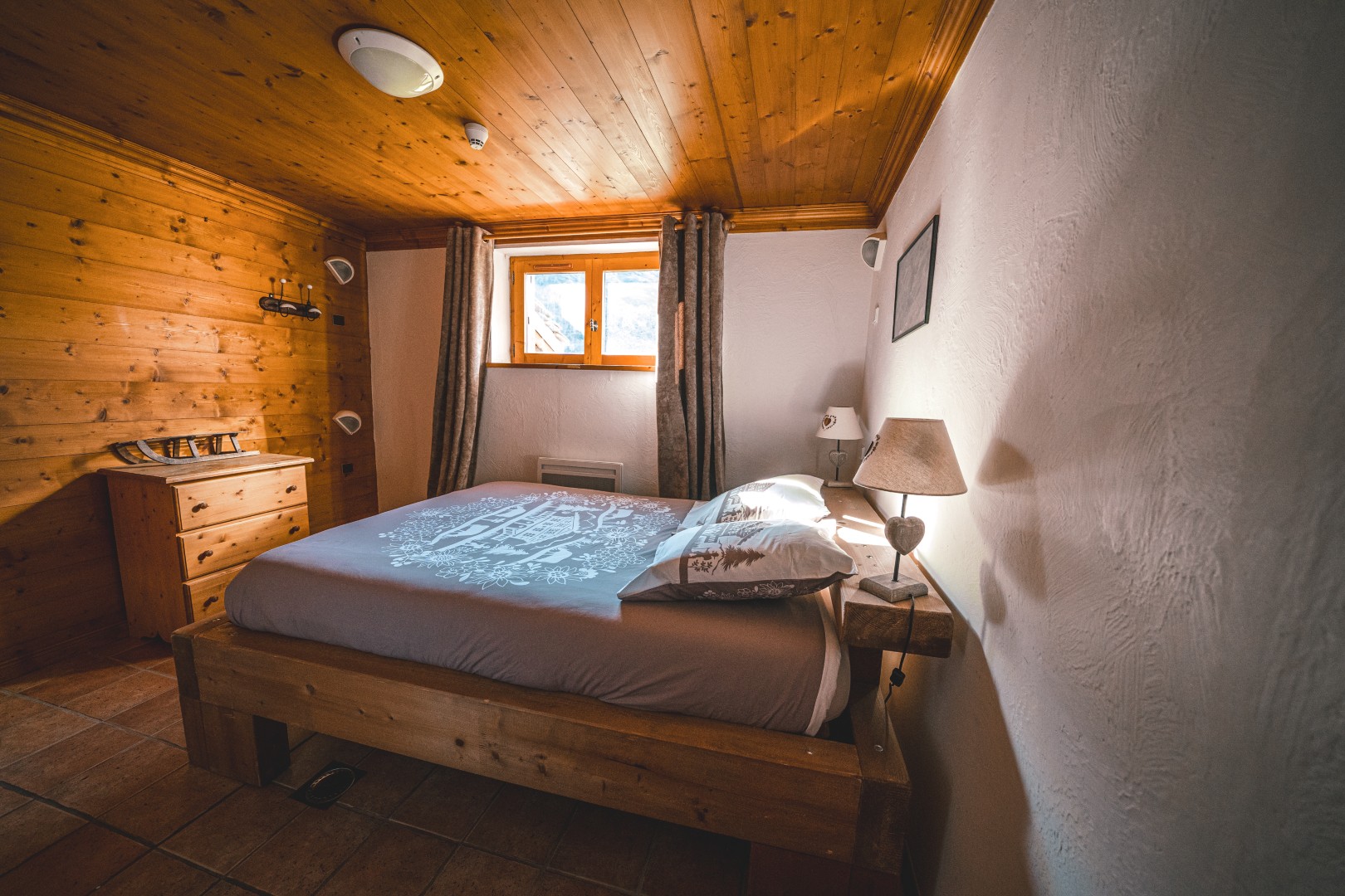 Chambre en bois du Refuge du Roc
