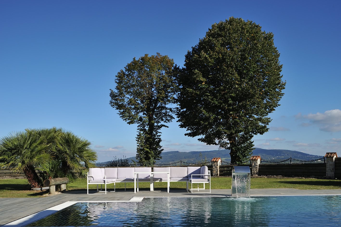 Piscine et parc – Le Clos Doré