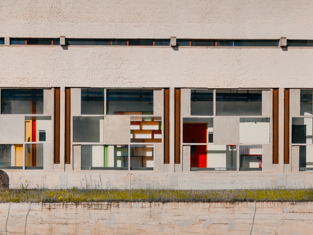 Façade géométrique du Couvent de La Tourette
