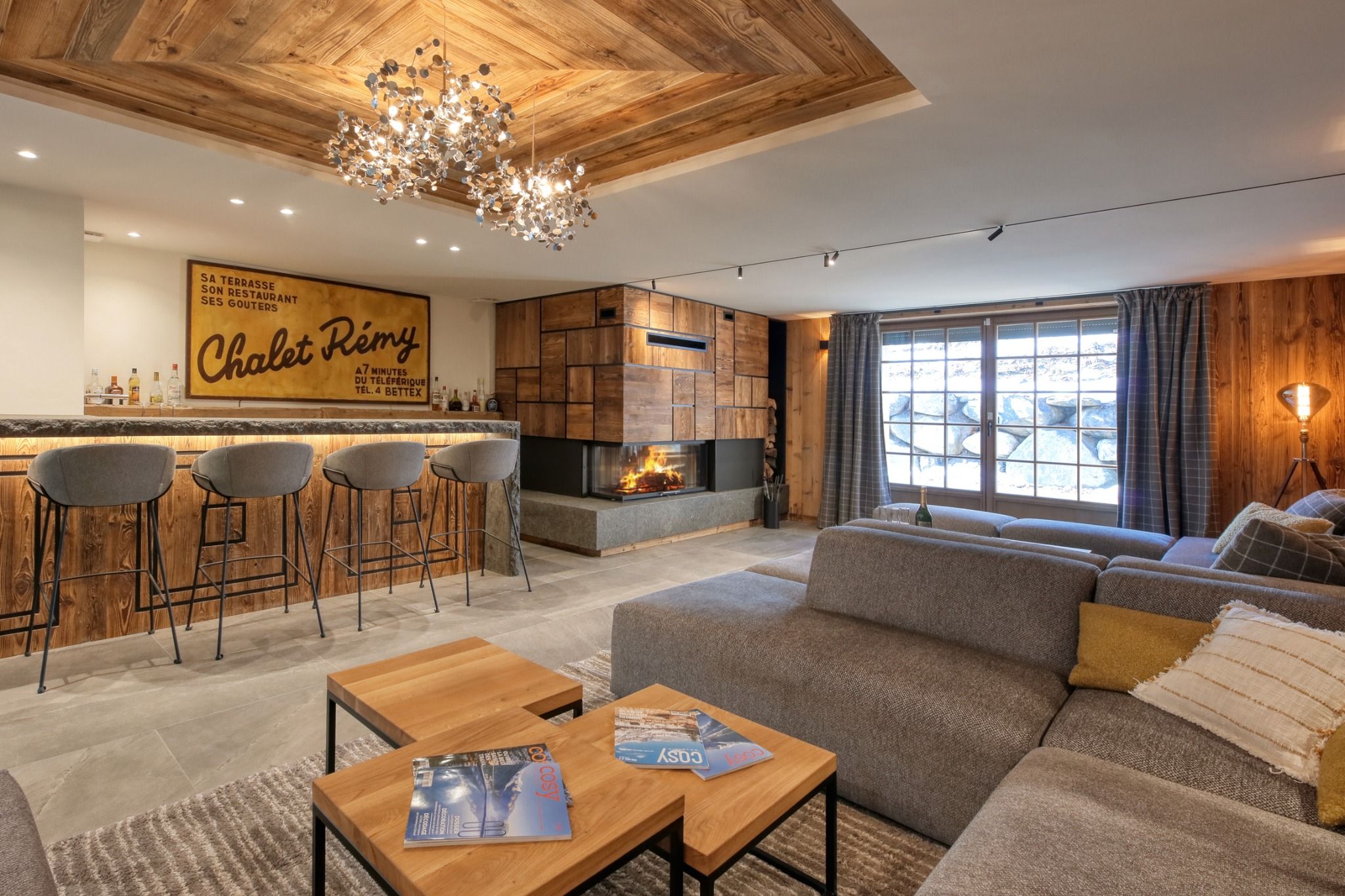 Salon chaleureux en bois du Chalet Rémy