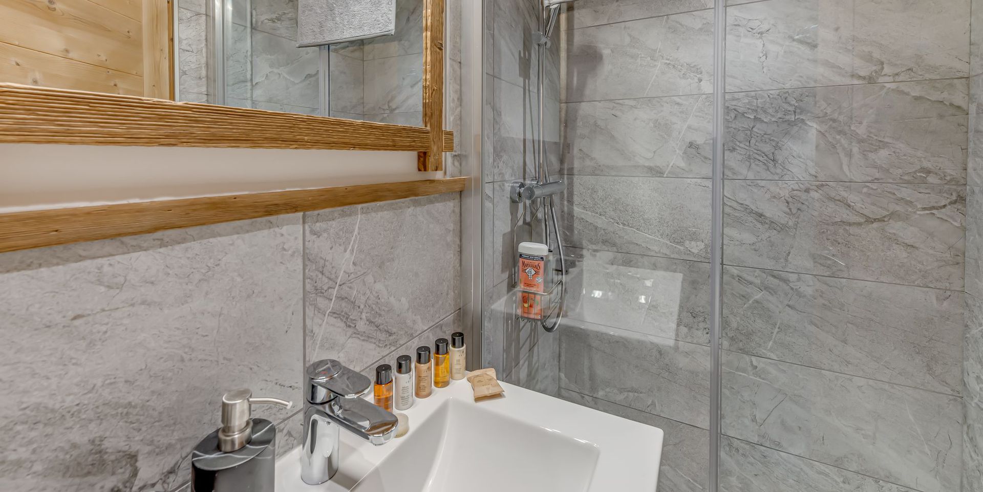 Salle de bain équipée du Chalet Étoile d’Argent