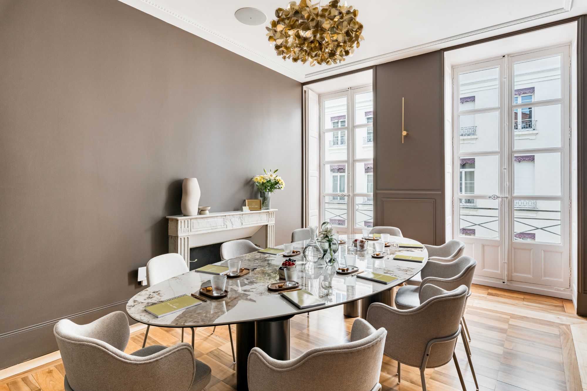 Table ronde pour réunions collaboratives