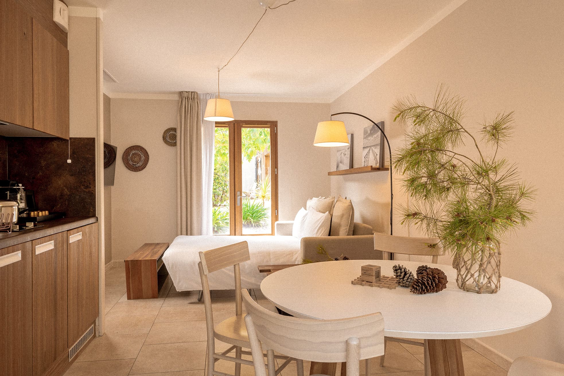 Suite avec coin salon et accès terrasse au Domaine du Ferret