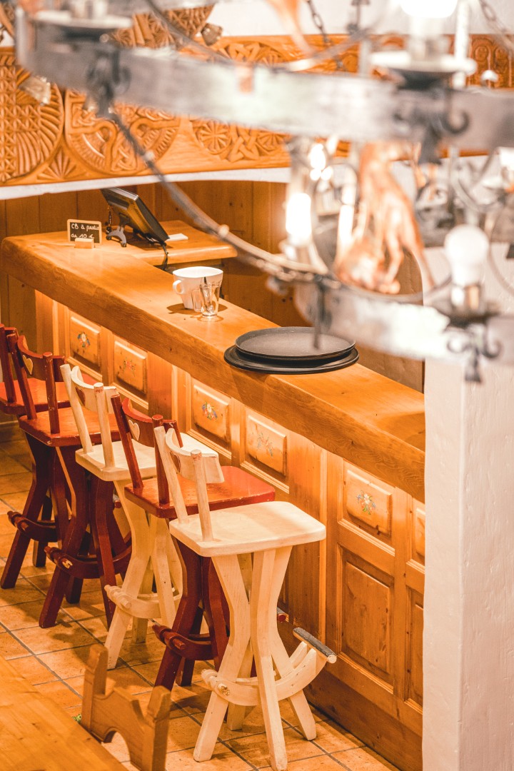 Bar en bois du Refuge du Roc