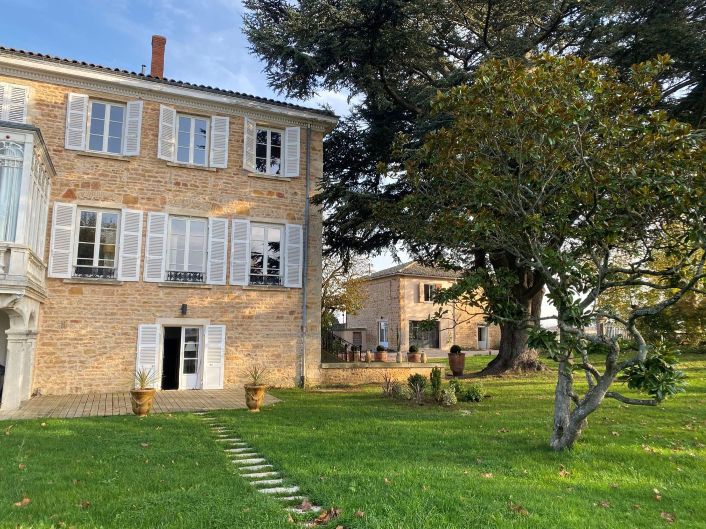 Extérieur en pierre de Maison Laéticia