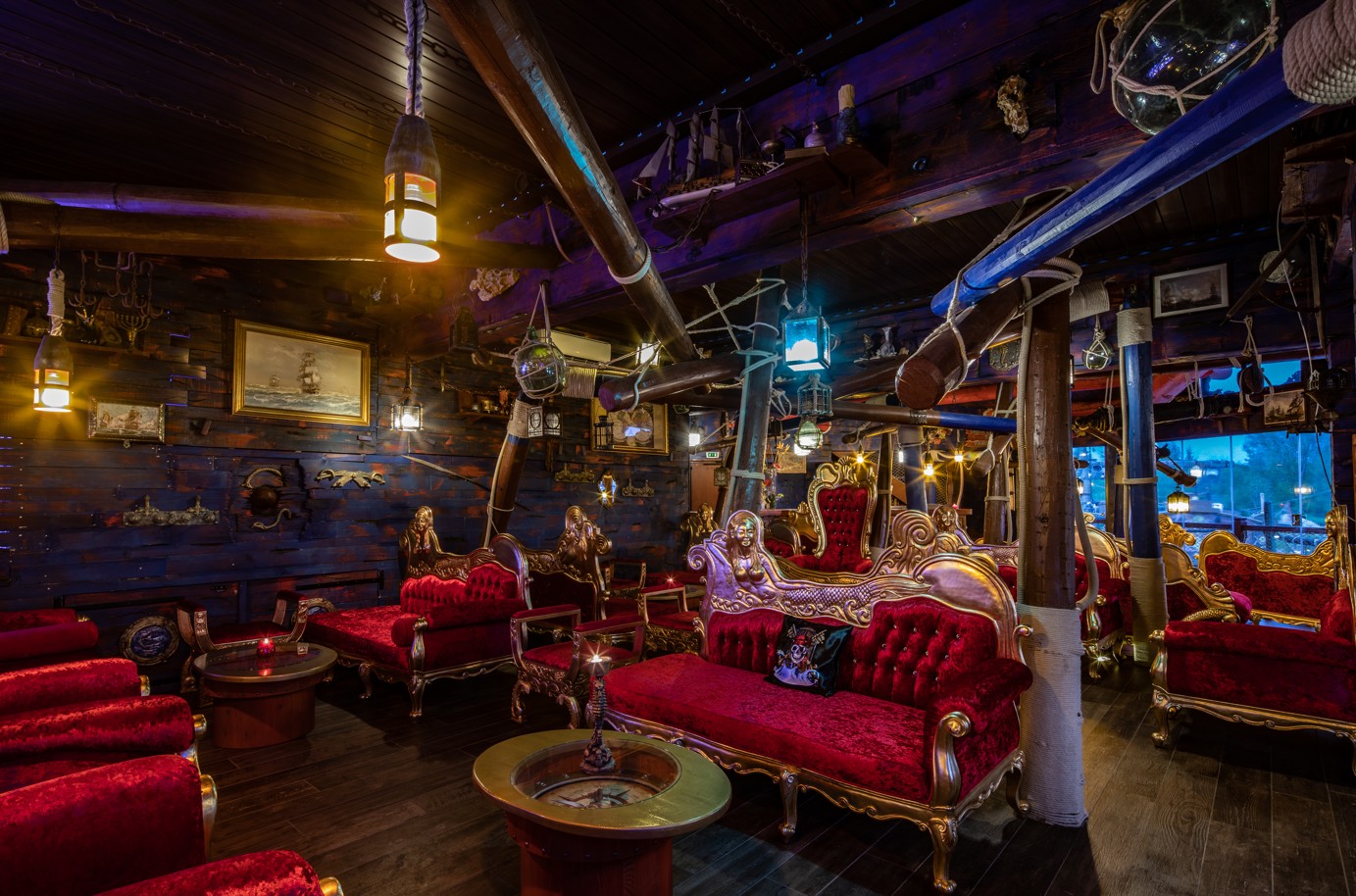 Espace bar à thème pirate du Pirates World Village Club au Cap d’Agde