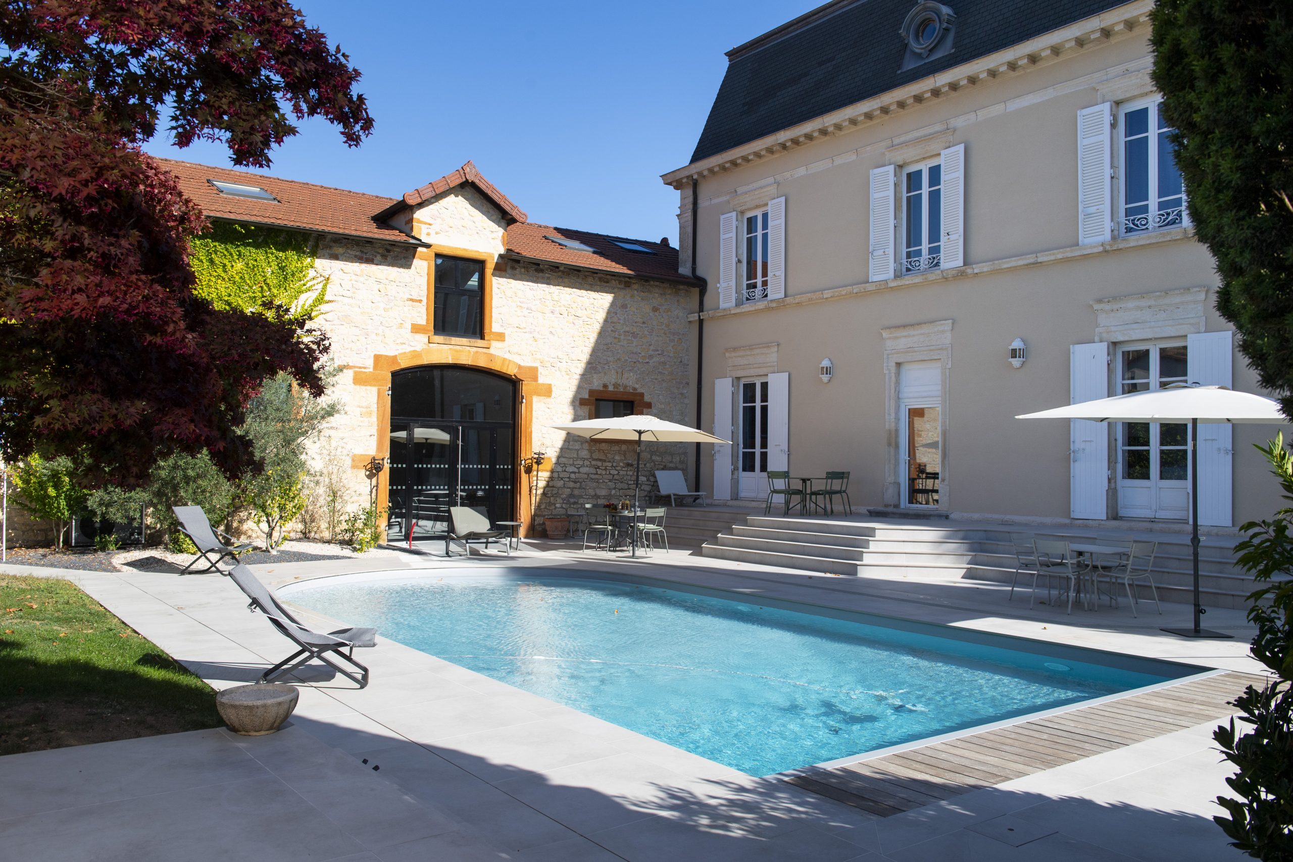 Exterieur piscine Mapiece Beaujolais séminaire
