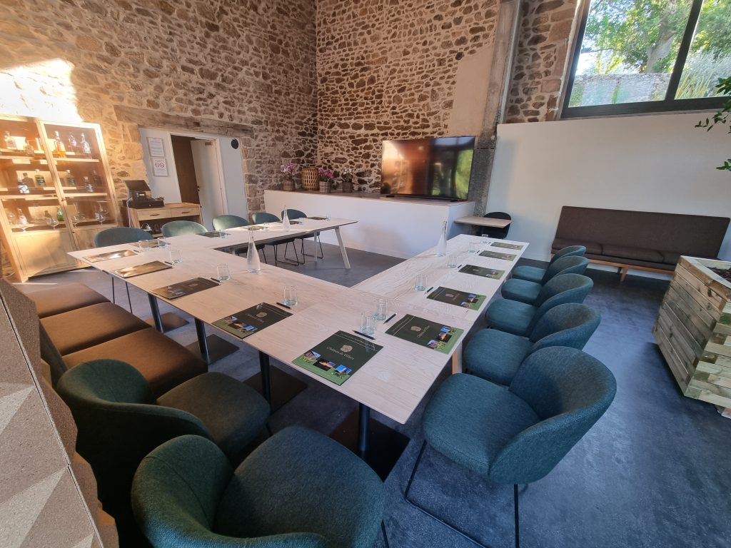 Salle de séminaire entièrement équipée au Château de Villars