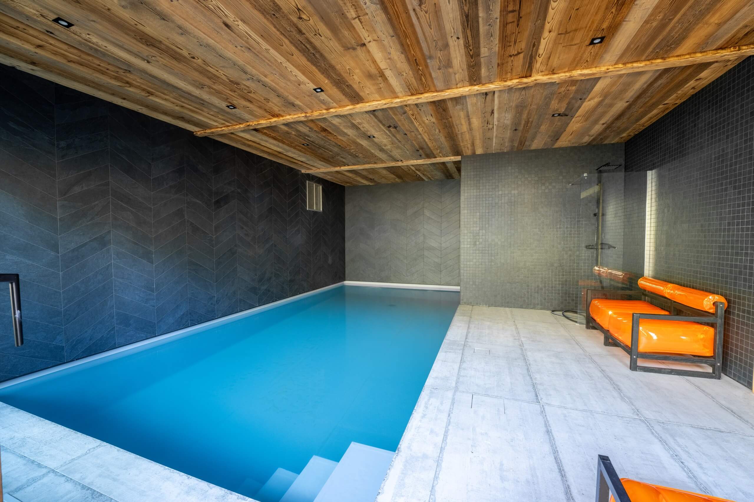 Piscine intérieure des Chalets Champ'Alp