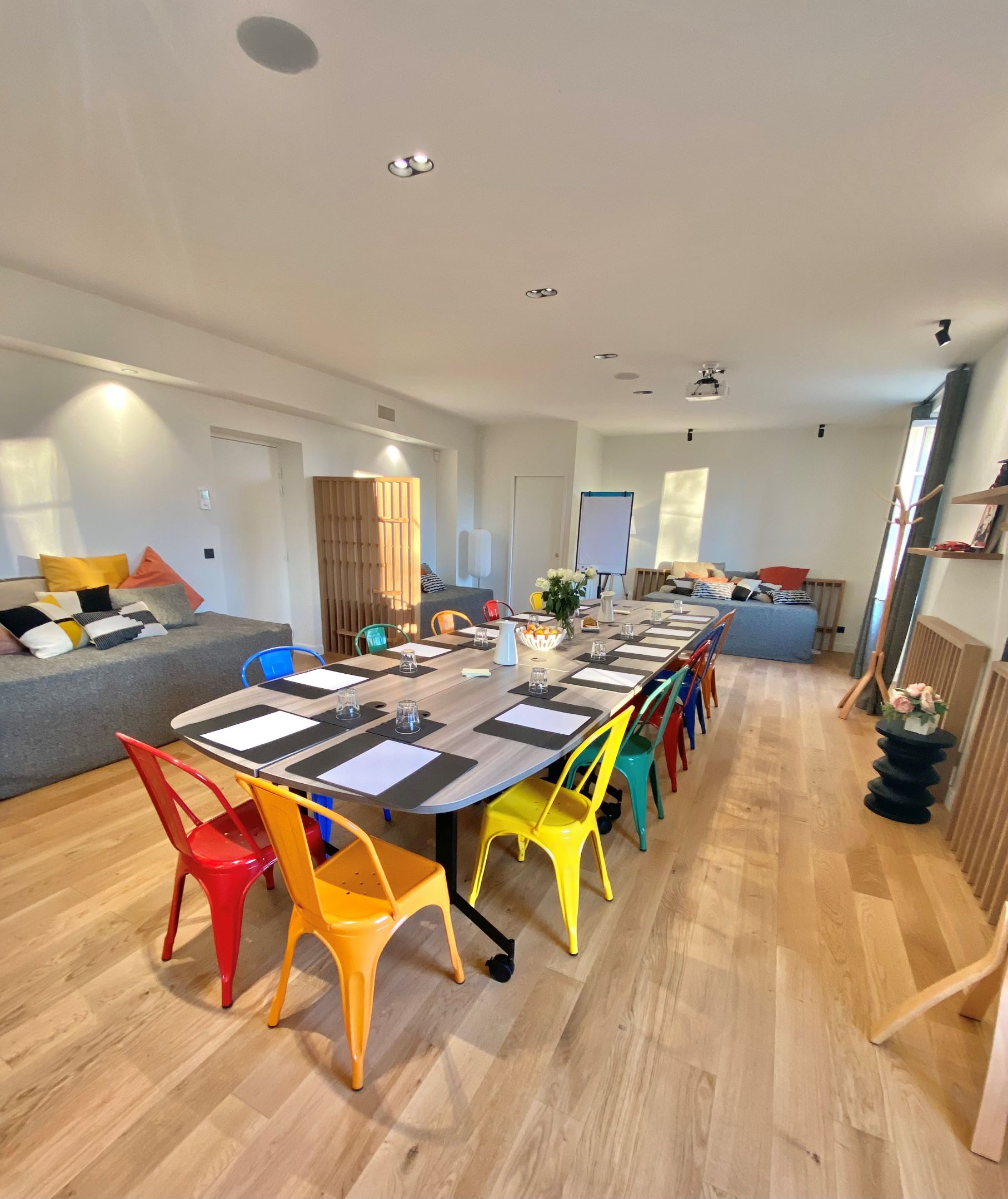 Salle de réunion équipée à Maison Laéticia