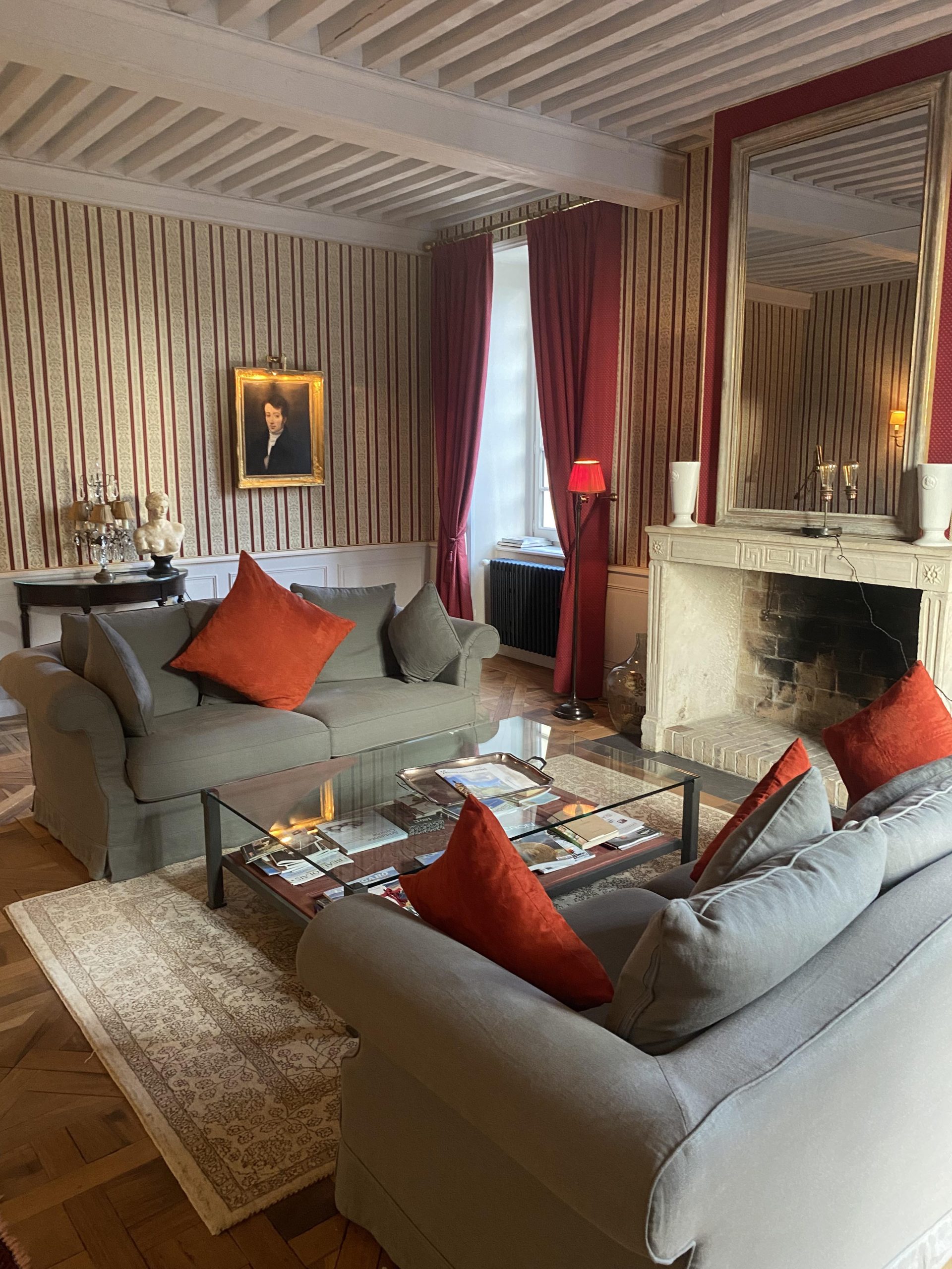 Salon élégant du Domaine Morgon La Javernière à Villié-Morgon