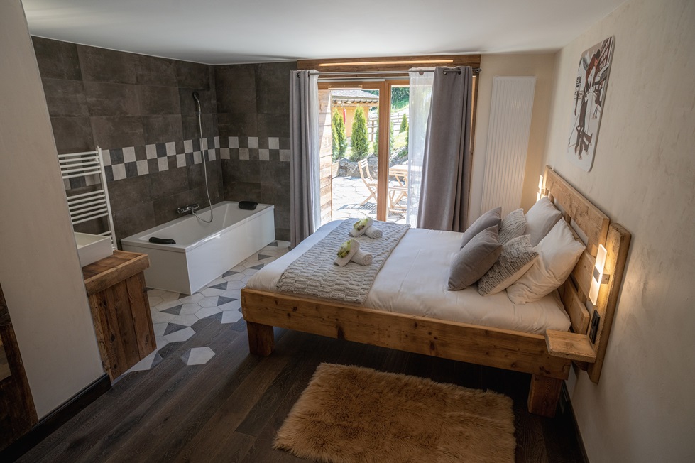 Chambre double avec baignoire – Le Toi du Monde à Flumet