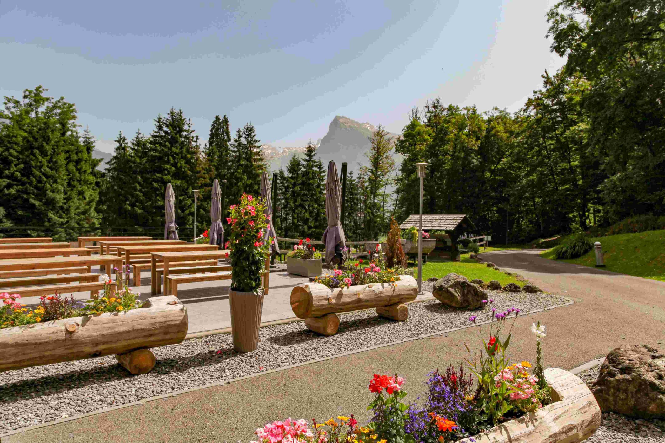 Extérieurs aménagés du Chalet Le Sauvageon pour événements