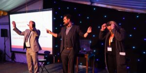 Show de magie sur scène en soirée d’entreprise