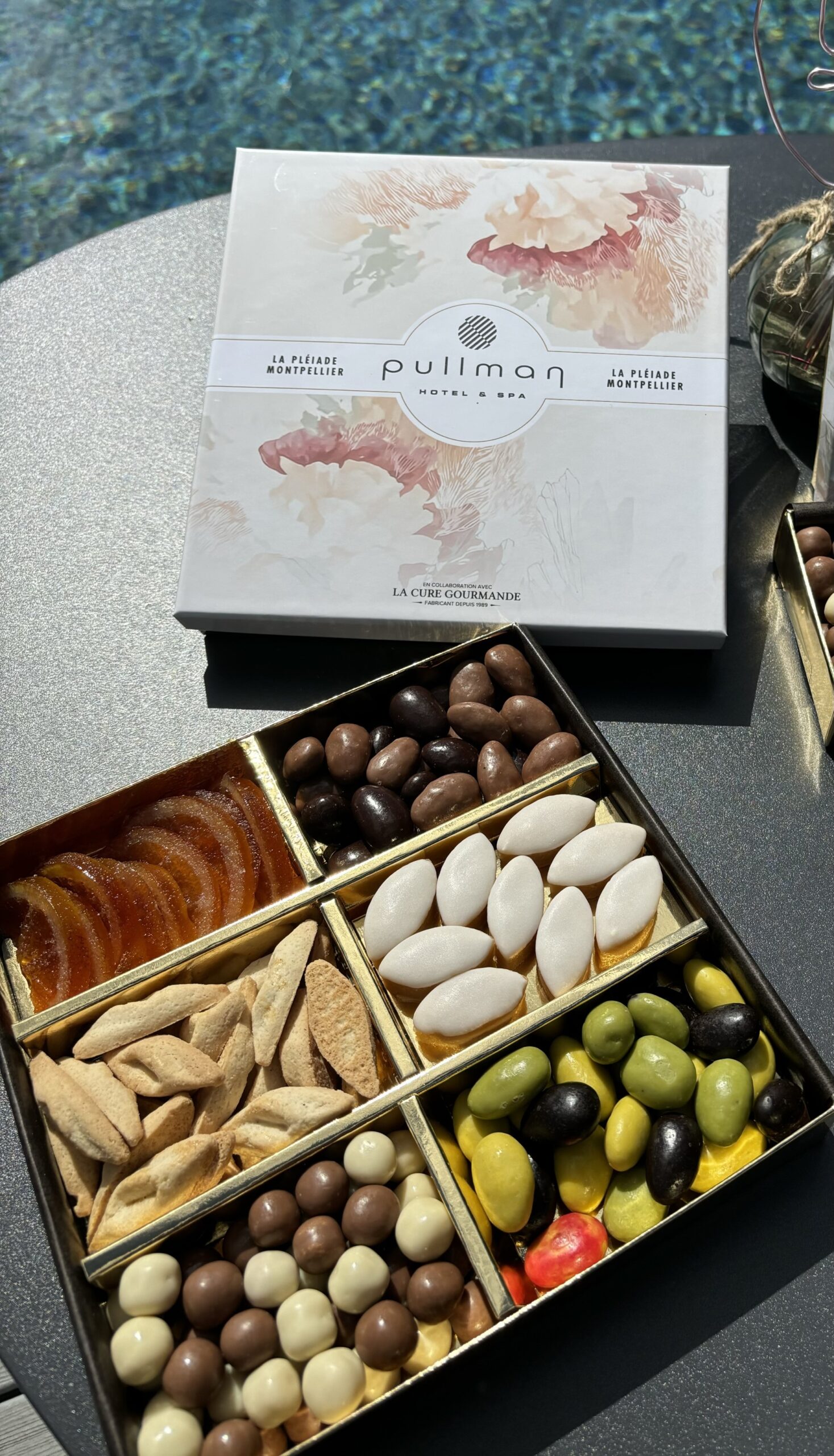 Grand coffret de gourmandises personnalisé pour entreprise