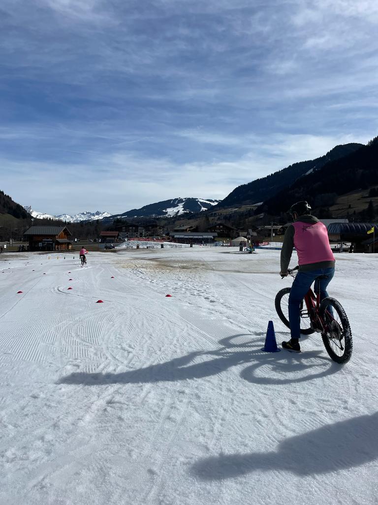 Team building incentive vélo neige Alpes Aventures