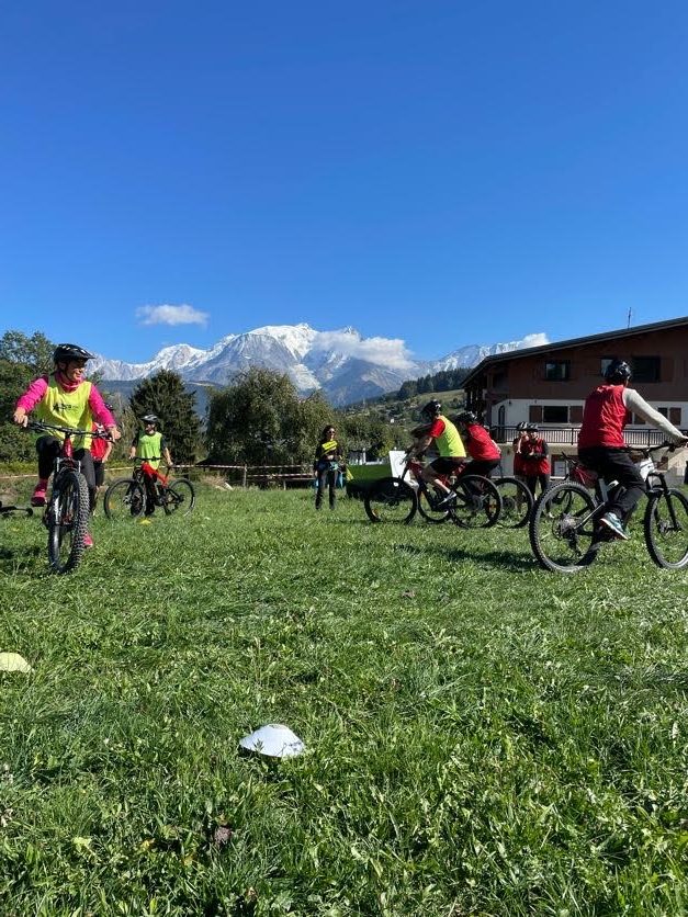 Vélos team building incentive exterieur Alpes aventures event