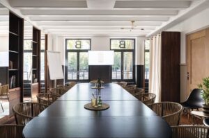 Salon élégant pour réunions et événements professionnels