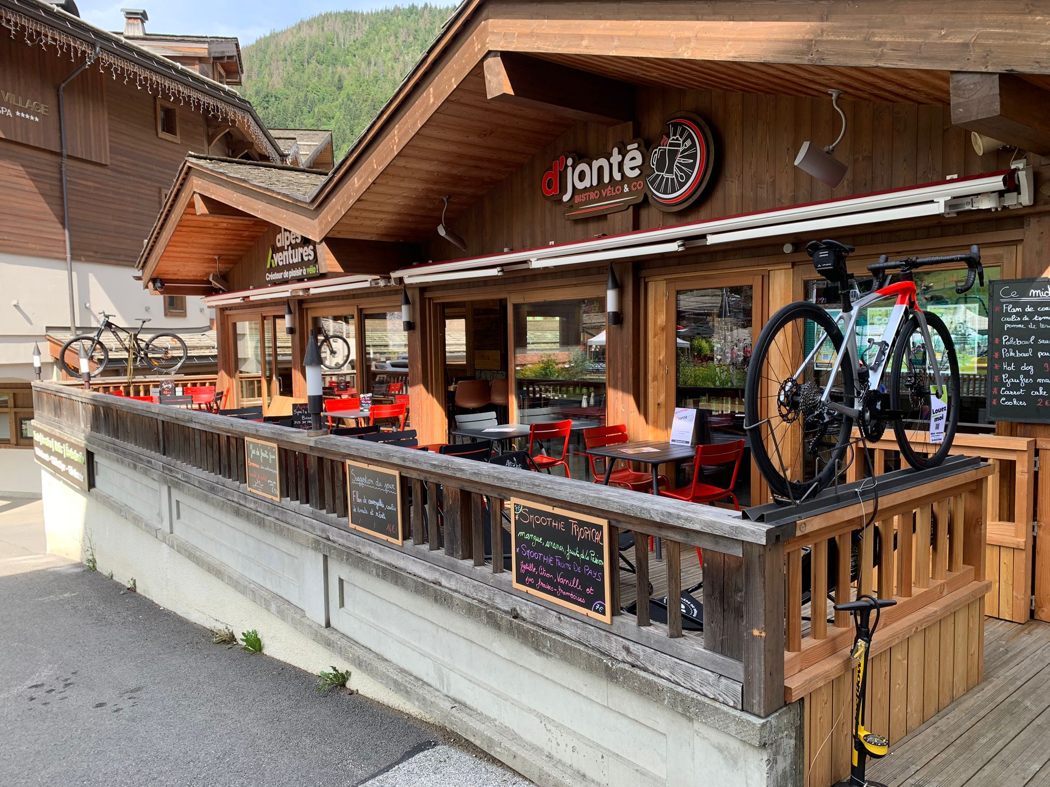 Restaurant Bistro vélo Alpes Aventures La Clusaz