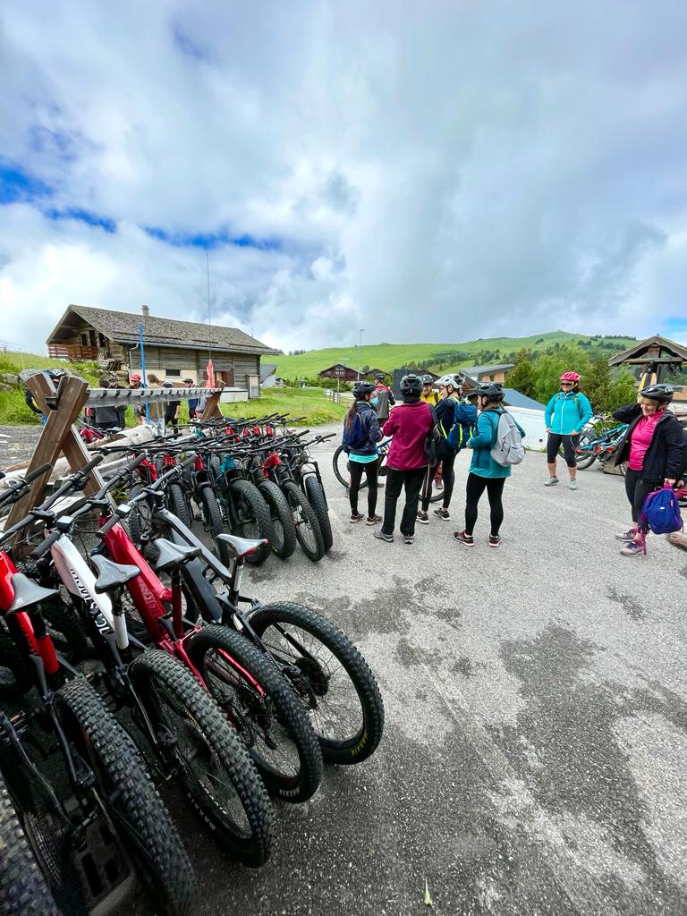 Parking vélos entreprise Alpes aventures incentive