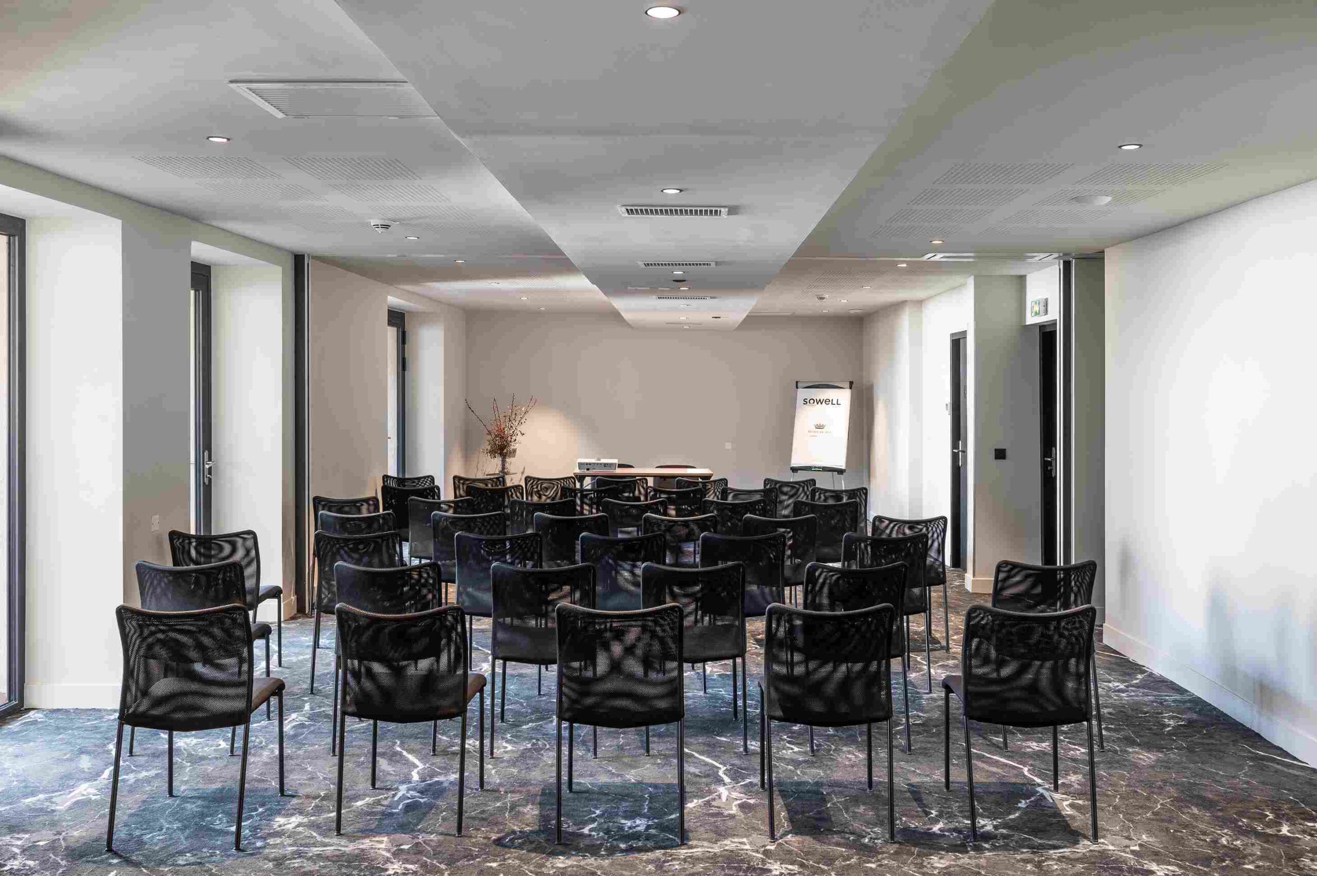 Salle de conférence équipée à l’Hôtel du Roi Nîmes