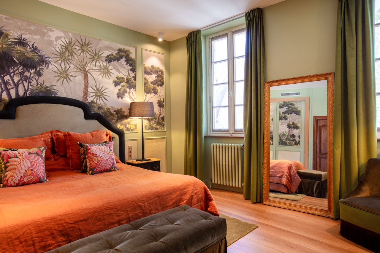Chambre décorée avec goût à l’Hôtel Le Cep à Beaune