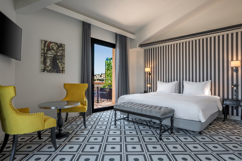 Un lobby élégant pour accueillir invités et événements professionnels.