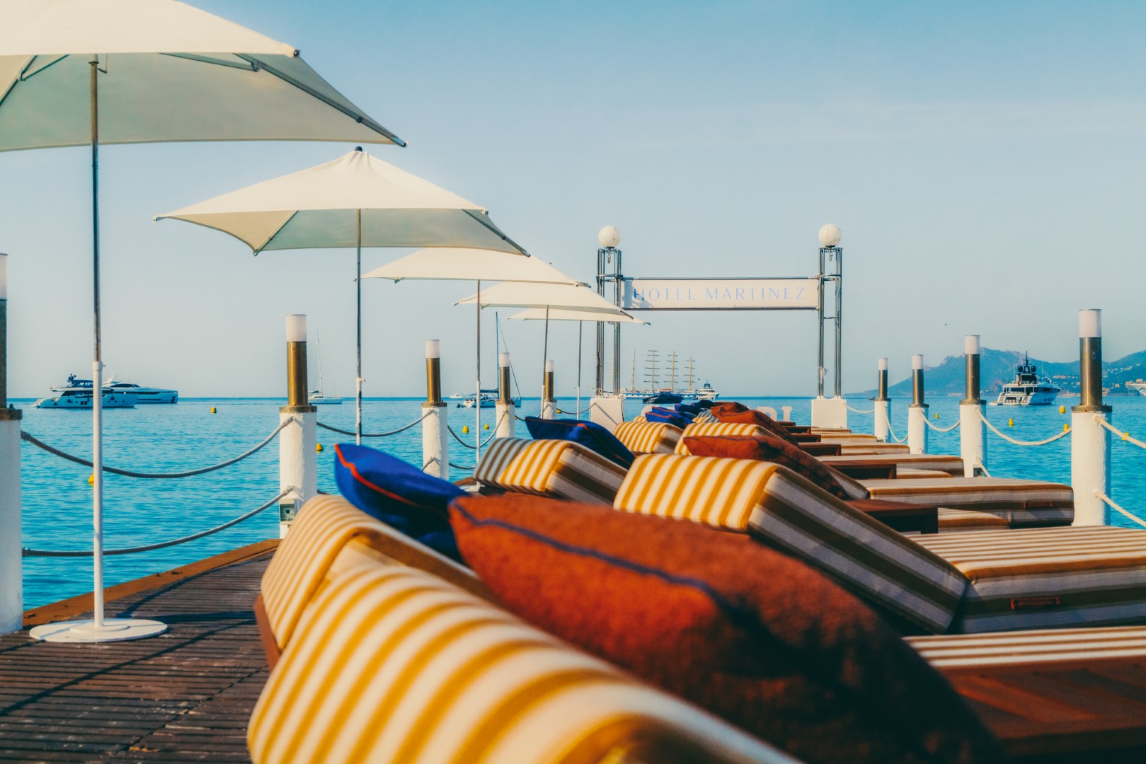 Pontons privés de la plage du Martinez à Cannes